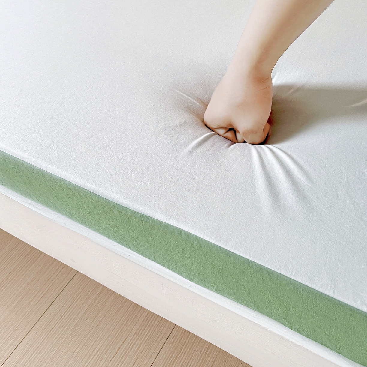 91家纺网 家纺一手货源 找家纺 小豚鼠 2025新款学生季蛋壳压花床垫记忆棉床垫学生宿舍软垫海绵垫子 青草绿