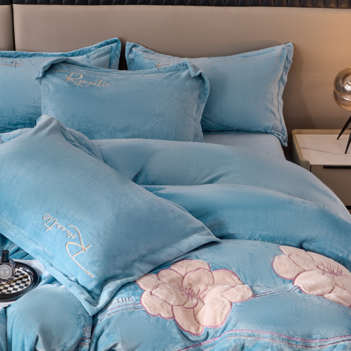 91家纺网 家纺一手货源 找家纺 （总）卡诗兰 2026新款保暖牛奶绒四件套-花影