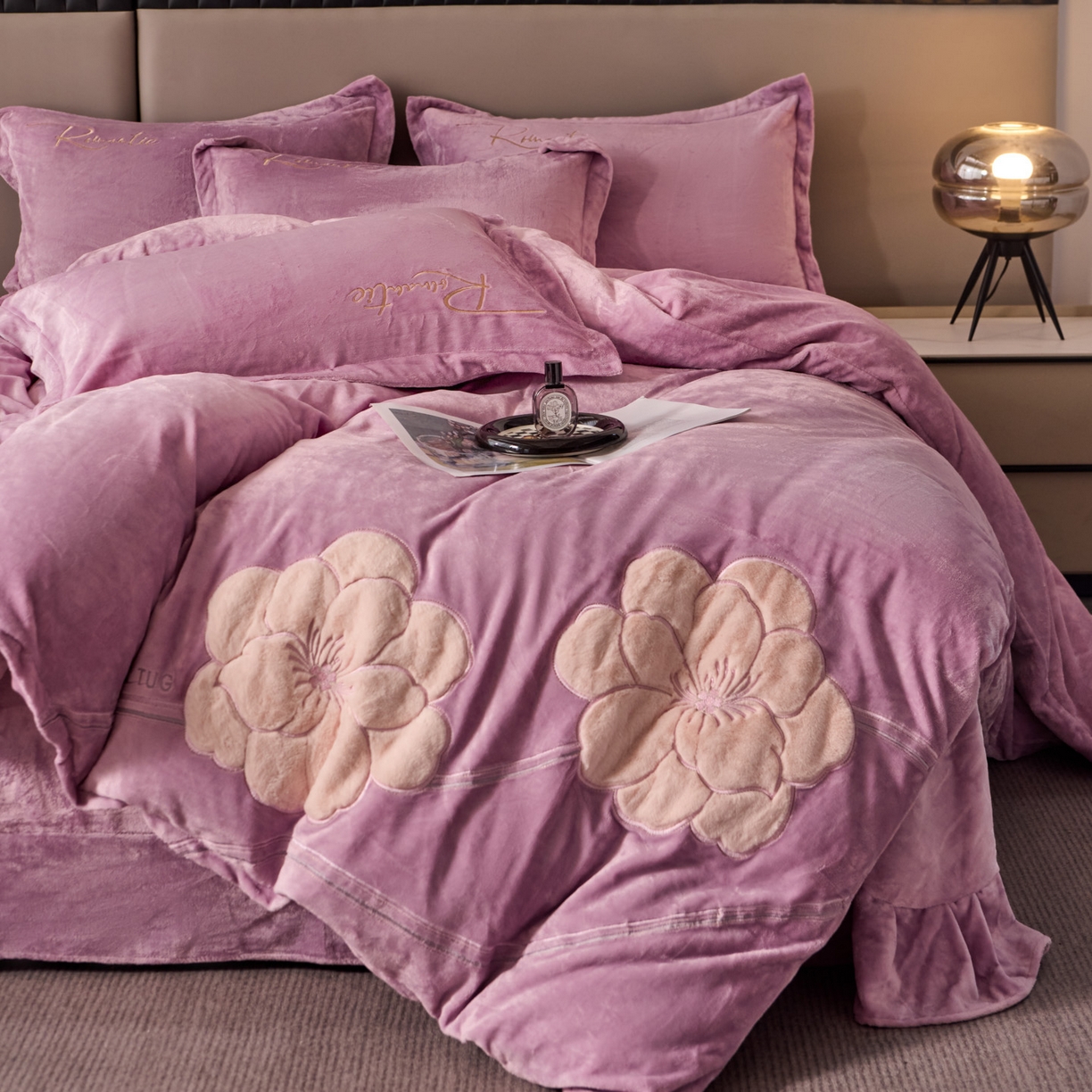 91家纺网 家纺一手货源 找家纺 卡诗兰 2026新款保暖牛奶绒四件套-花影 花影-浅紫