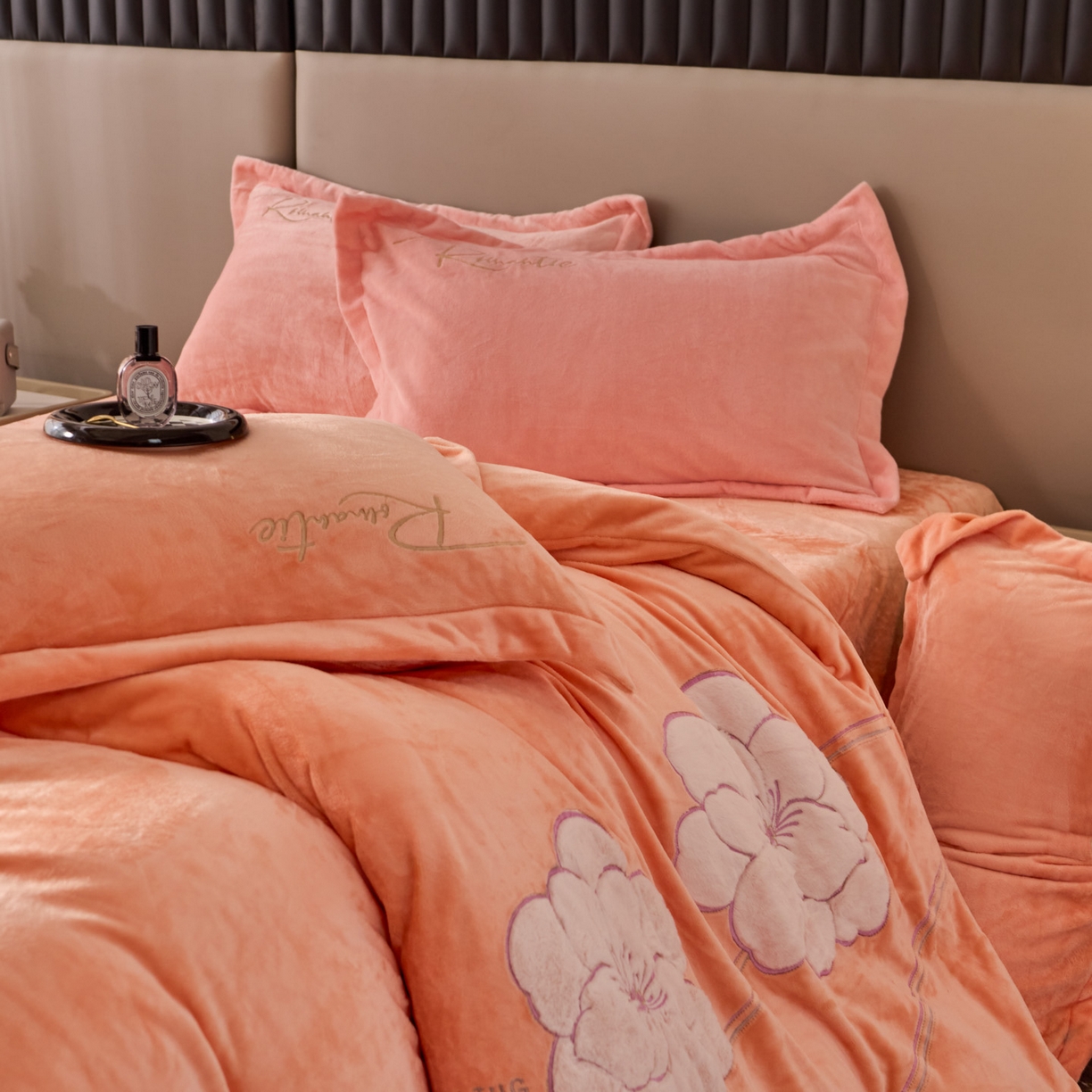 91家纺网 家纺一手货源 找家纺 卡诗兰 2026新款保暖牛奶绒四件套-花影 花影-暖玉