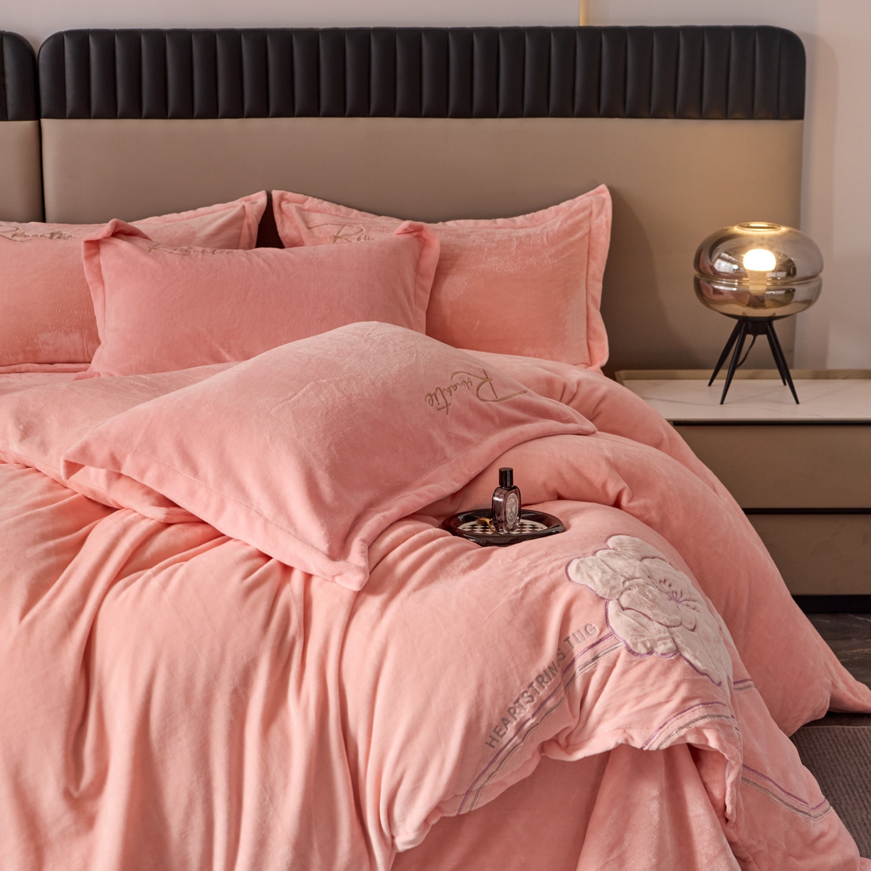 91家纺网 家纺一手货源 找家纺 卡诗兰 2026新款保暖牛奶绒四件套-花影 花影-玉粉