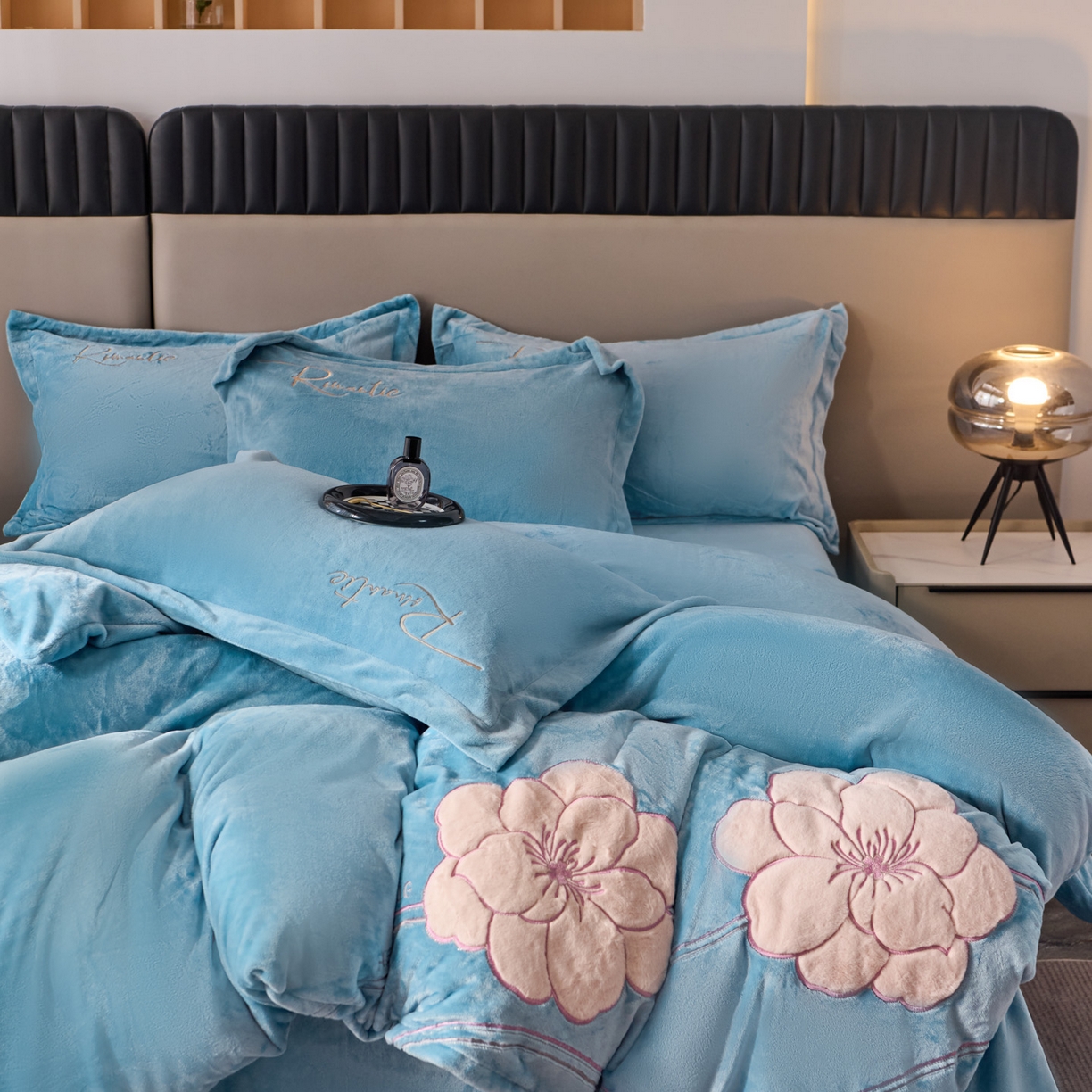 91家纺网 家纺一手货源 找家纺 卡诗兰 2026新款保暖牛奶绒四件套-花影 花影-玻璃蓝