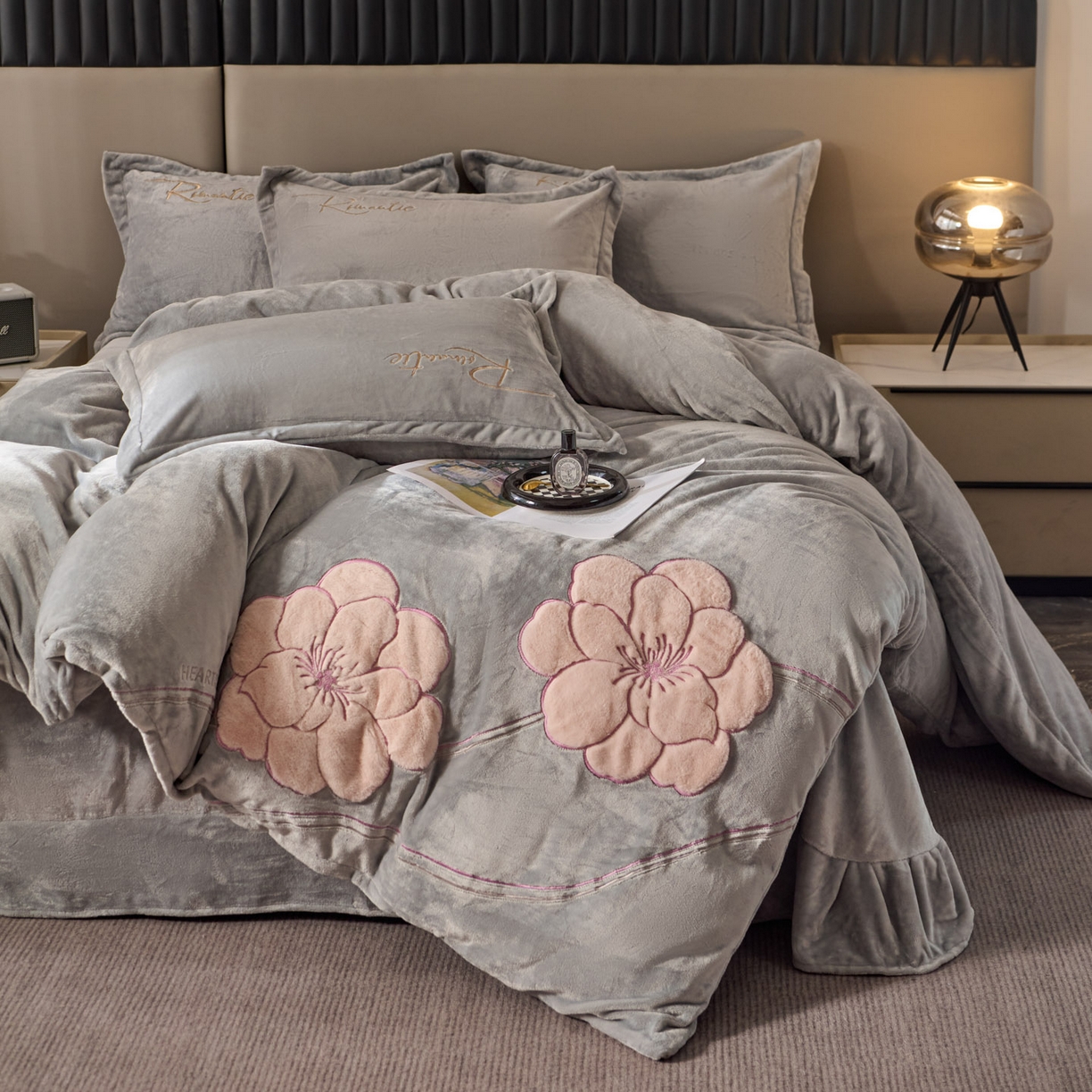 91家纺网 家纺一手货源 找家纺 卡诗兰 2026新款保暖牛奶绒四件套-花影 花影-银灰