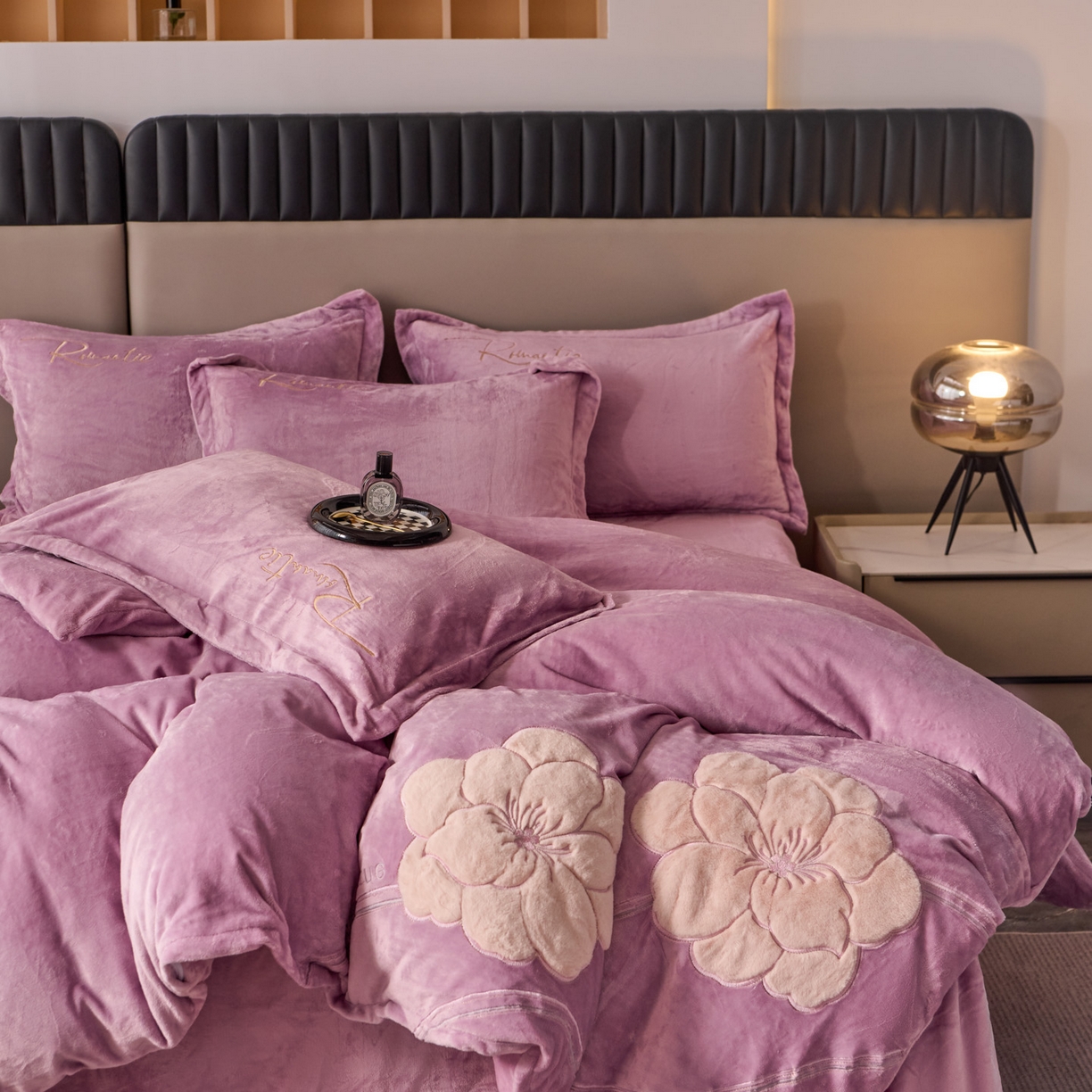 91家纺网 家纺一手货源 找家纺 卡诗兰 2026新款保暖牛奶绒四件套-花影 花影-浅紫