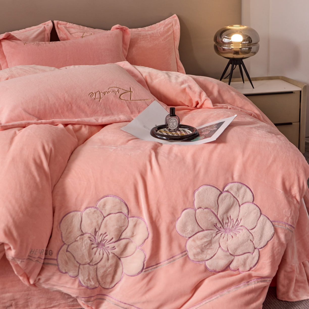 91家纺网 家纺一手货源 找家纺 卡诗兰 2026新款保暖牛奶绒四件套-花影 花影-玉粉