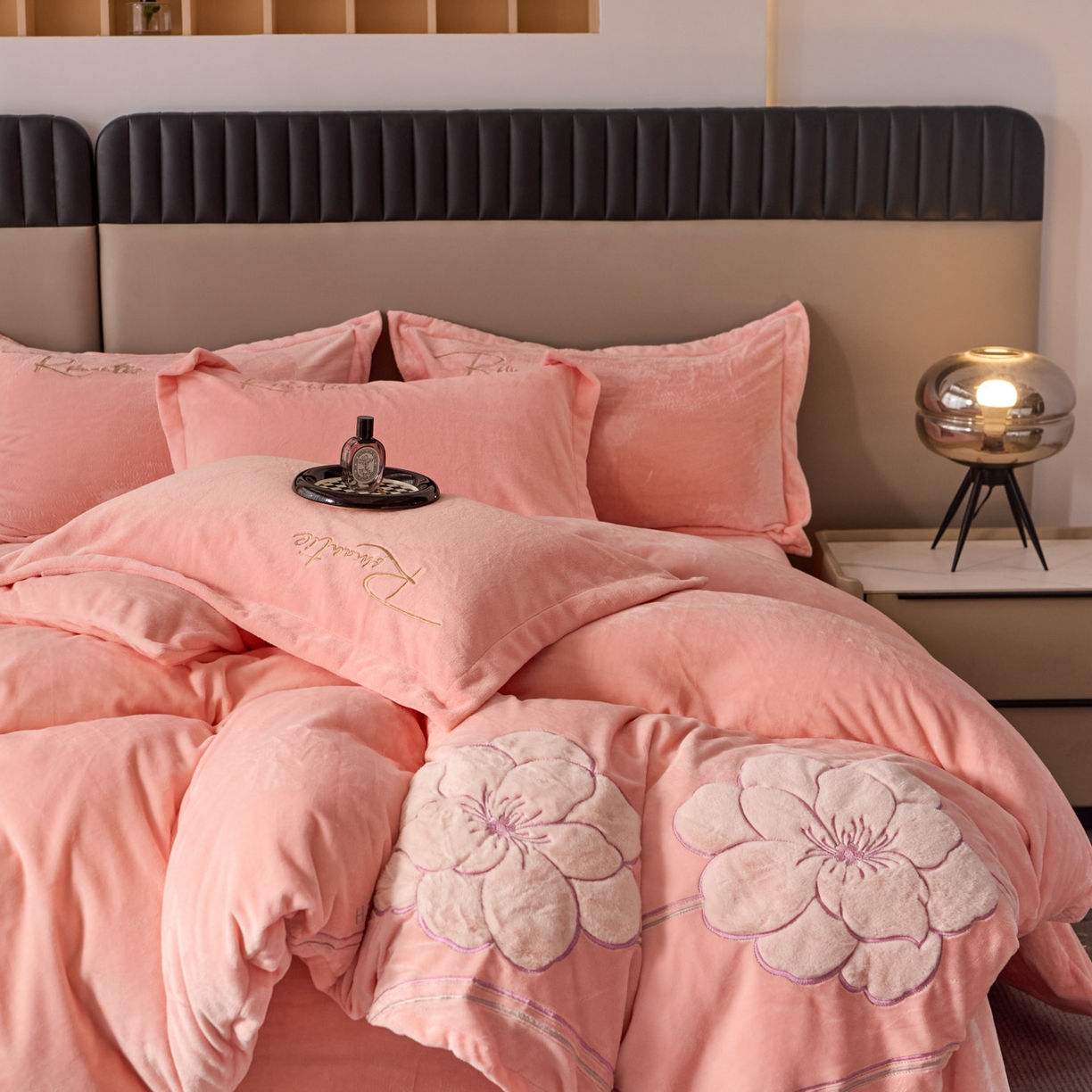 91家纺网 家纺一手货源 找家纺 卡诗兰 2026新款保暖牛奶绒四件套-花影 花影-玉粉