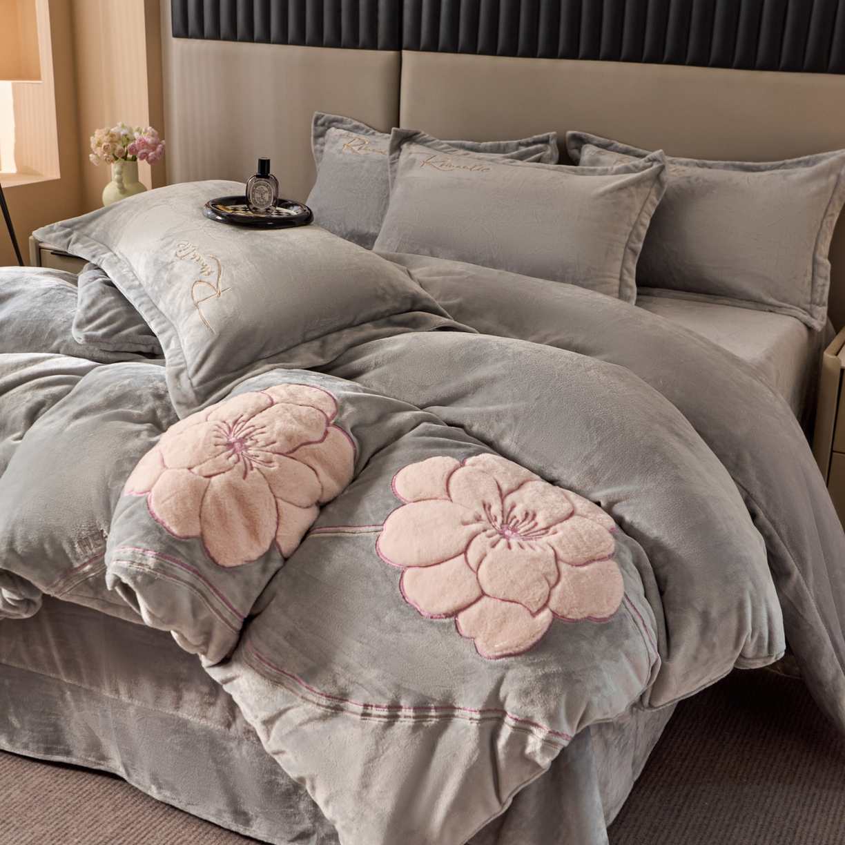 91家纺网 家纺一手货源 找家纺 卡诗兰 2026新款保暖牛奶绒四件套-花影 花影-银灰