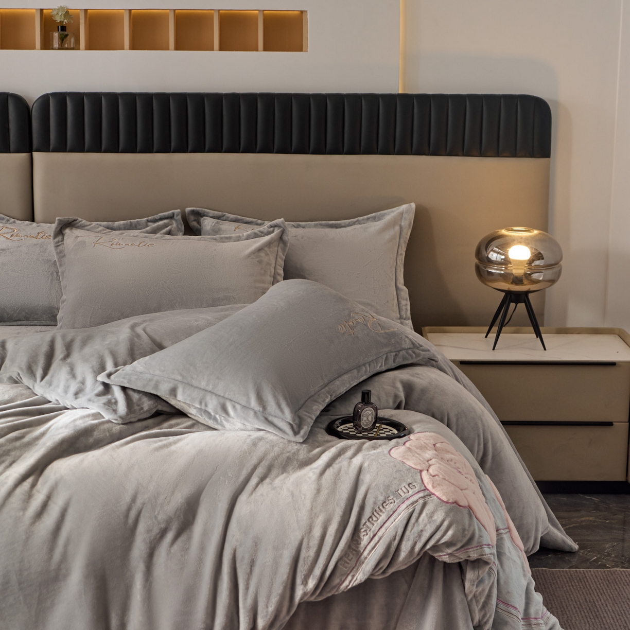 91家纺网 家纺一手货源 找家纺 卡诗兰 2026新款保暖牛奶绒四件套-花影 花影-银灰