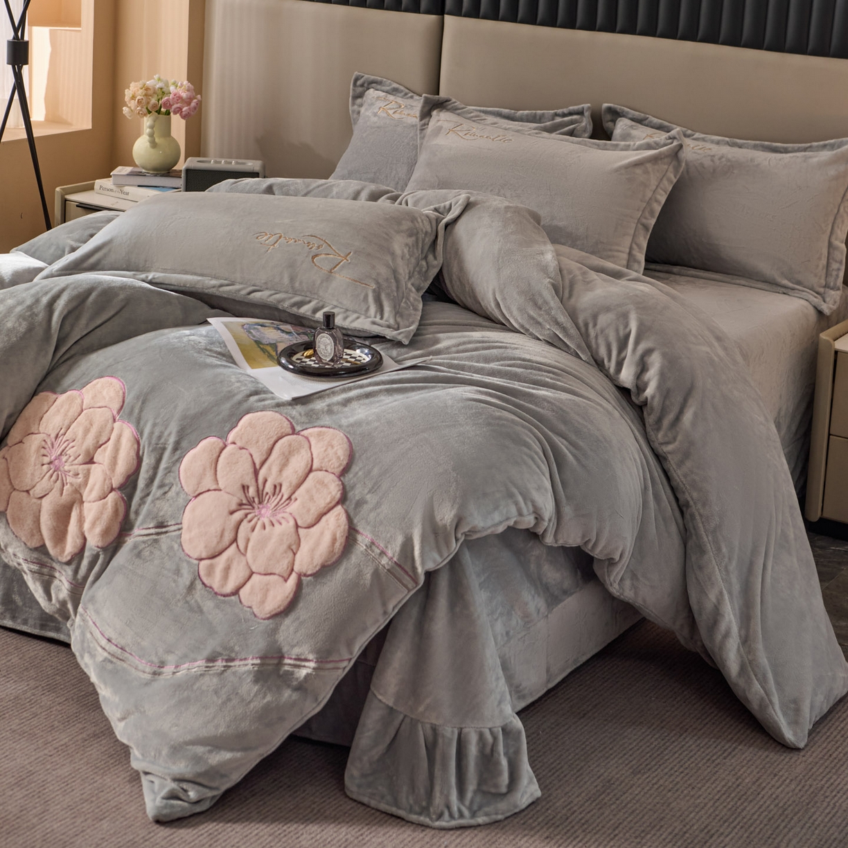 91家纺网 家纺一手货源 找家纺 卡诗兰 2026新款保暖牛奶绒四件套-花影 花影-银灰