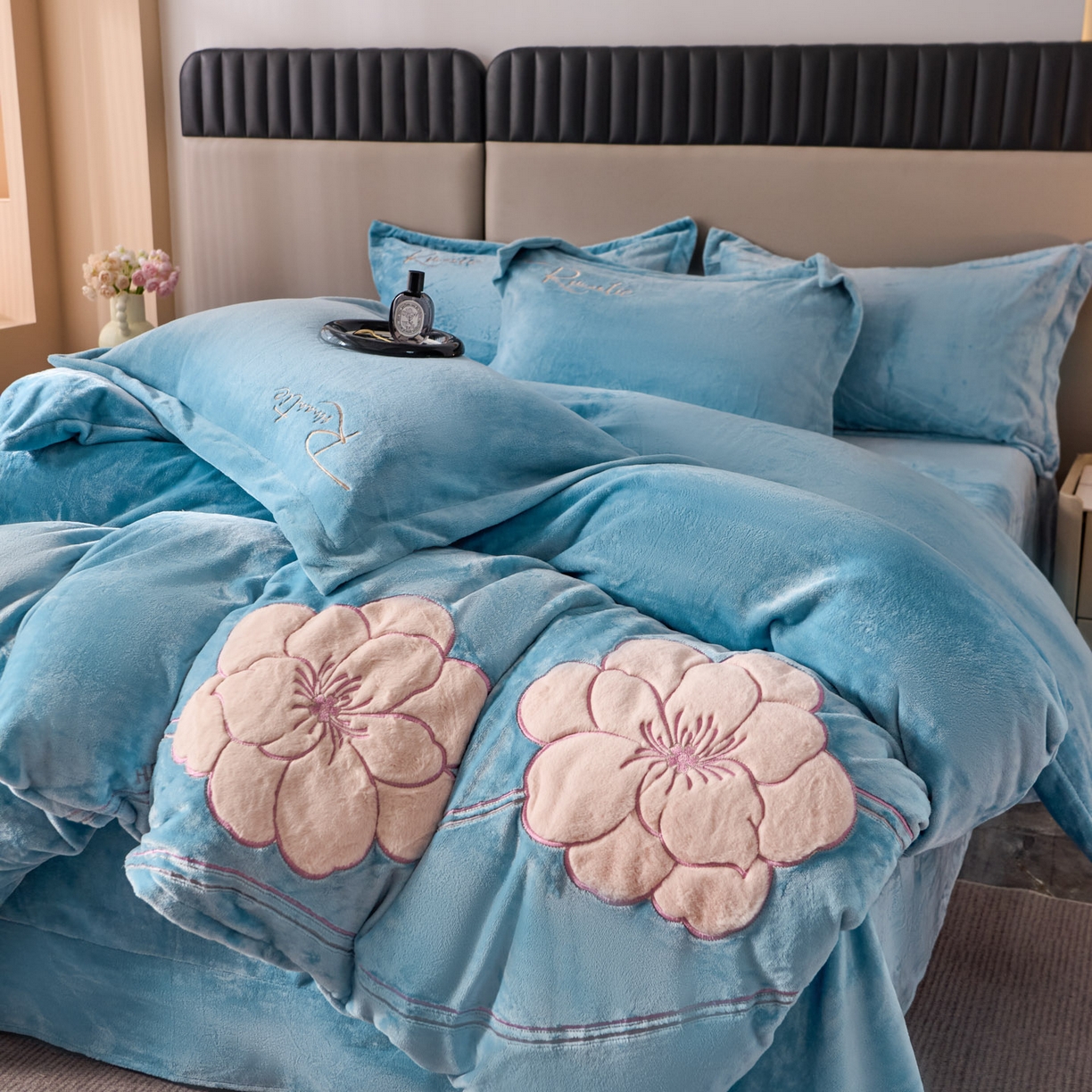 91家纺网 家纺一手货源 找家纺 卡诗兰 2026新款保暖牛奶绒四件套-花影 花影-玻璃蓝