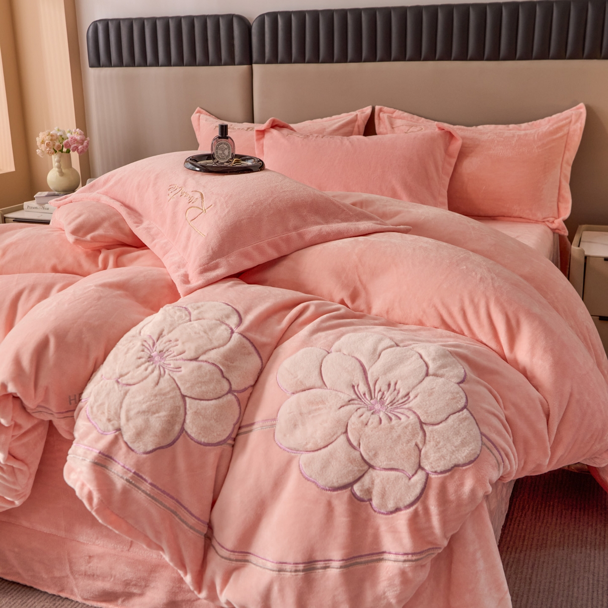 91家纺网 家纺一手货源 找家纺 卡诗兰 2026新款保暖牛奶绒四件套-花影 花影-玉粉