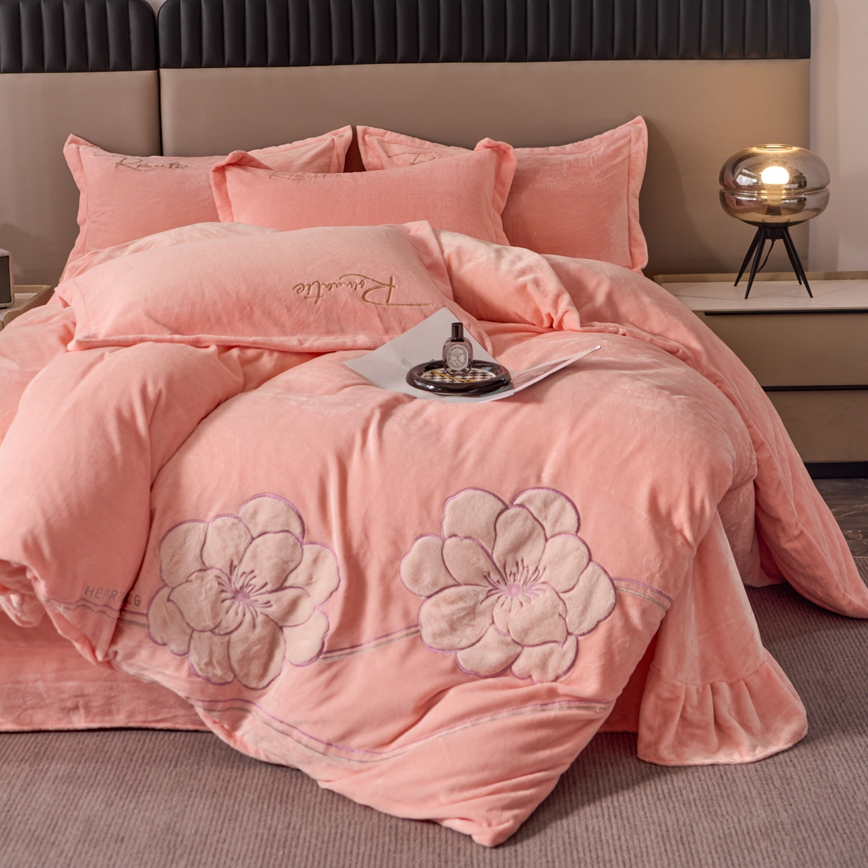 91家纺网 家纺一手货源 找家纺 卡诗兰 2026新款保暖牛奶绒四件套-花影 花影-玉粉