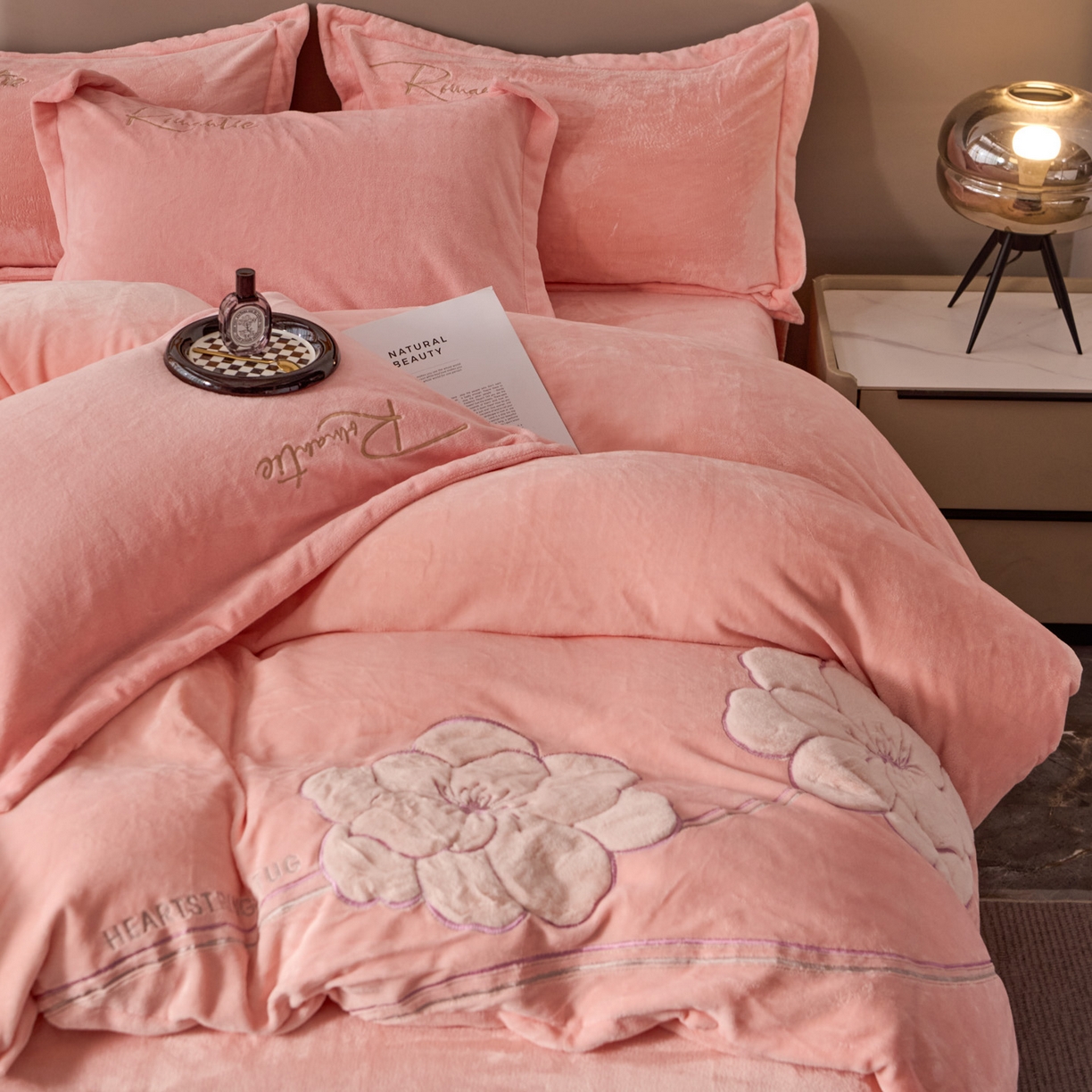 91家纺网 家纺一手货源 找家纺 卡诗兰 2026新款保暖牛奶绒四件套-花影 花影-玉粉