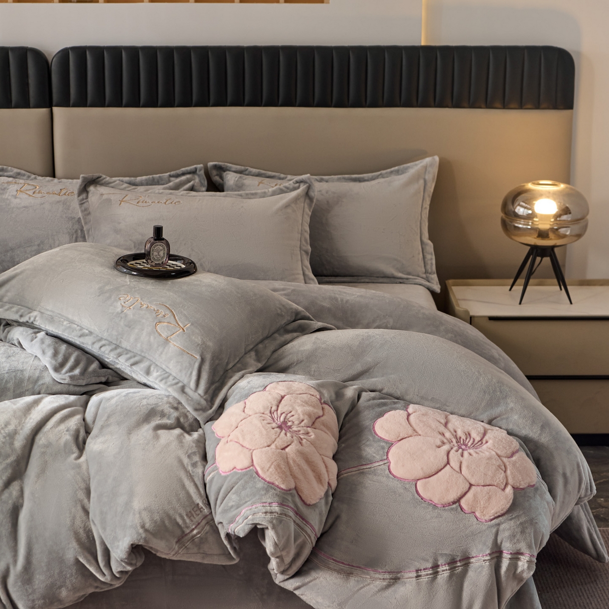 91家纺网 家纺一手货源 找家纺 卡诗兰 2026新款保暖牛奶绒四件套-花影 花影-银灰