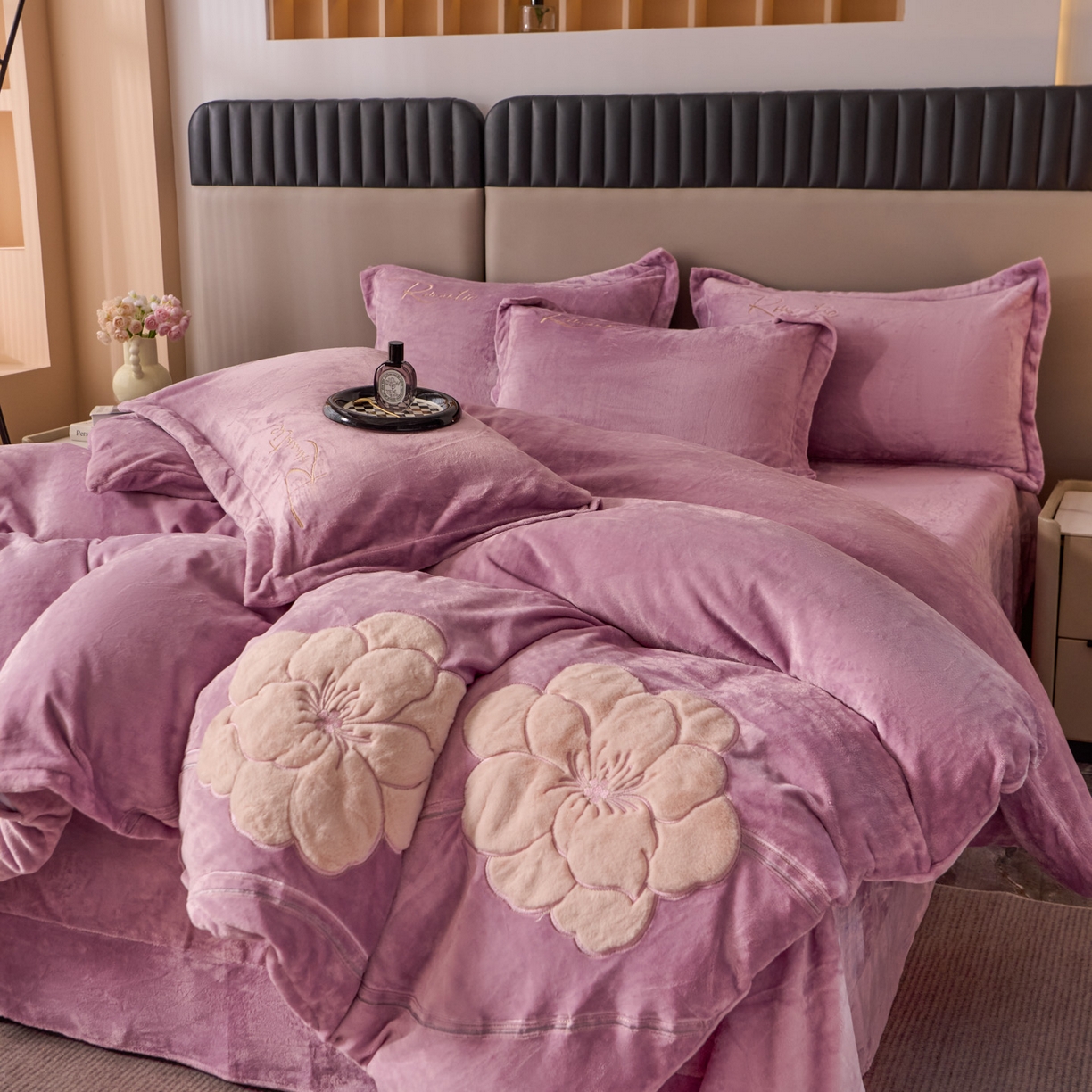 91家纺网 家纺一手货源 找家纺 卡诗兰 2026新款保暖牛奶绒四件套-花影 花影-浅紫