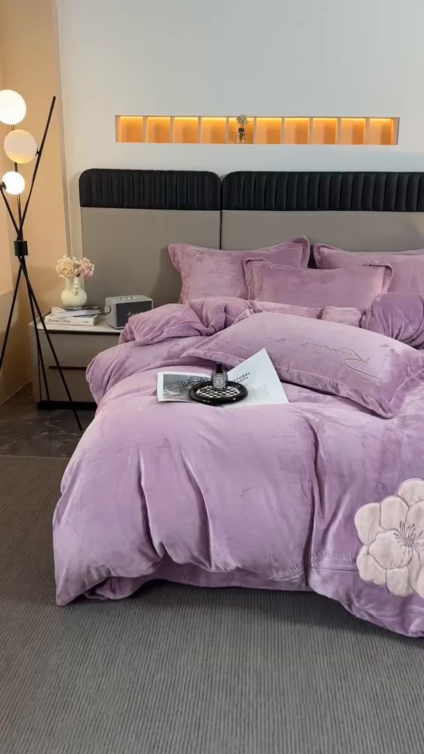 91家纺网 家纺一手货源 找家纺 卡诗兰 2026新款保暖牛奶绒四件套-花影 花影-浅紫