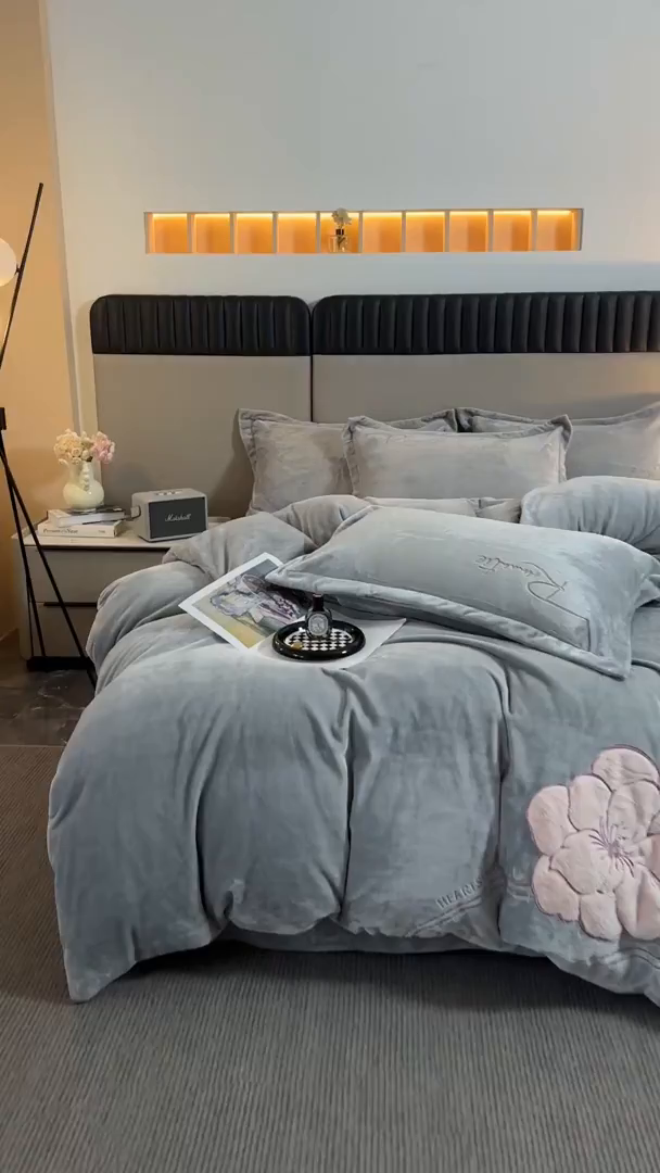 91家纺网 家纺一手货源 找家纺 卡诗兰 2026新款保暖牛奶绒四件套-花影 花影-银灰