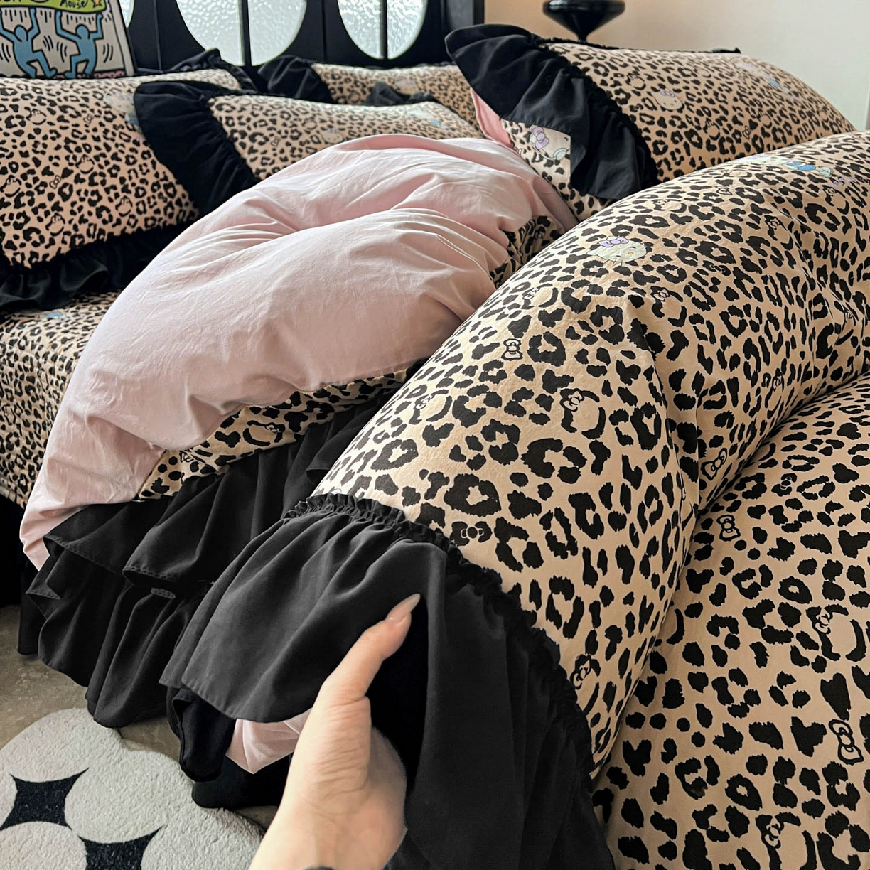 91家纺网 家纺一手货源 找家纺 富米莱（原臻工厂） 2026新款法式赫本风大花边A类古法仿棉云感纱床盖床裙四件套 豹纹猫咪