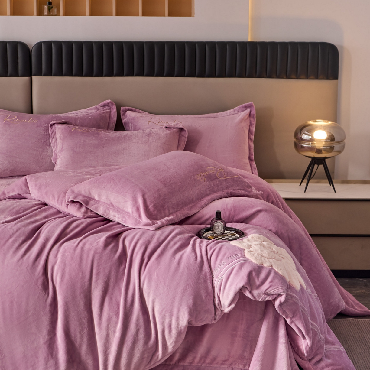 91家纺网 家纺一手货源 找家纺 卡诗兰 2026新款保暖牛奶绒四件套-花影 花影-浅紫