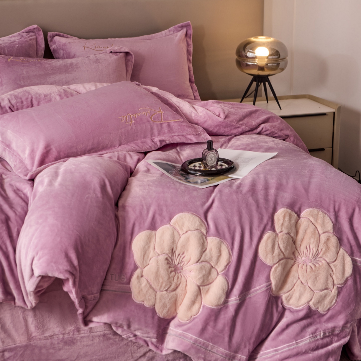 91家纺网 家纺一手货源 找家纺 卡诗兰 2026新款保暖牛奶绒四件套-花影 花影-浅紫