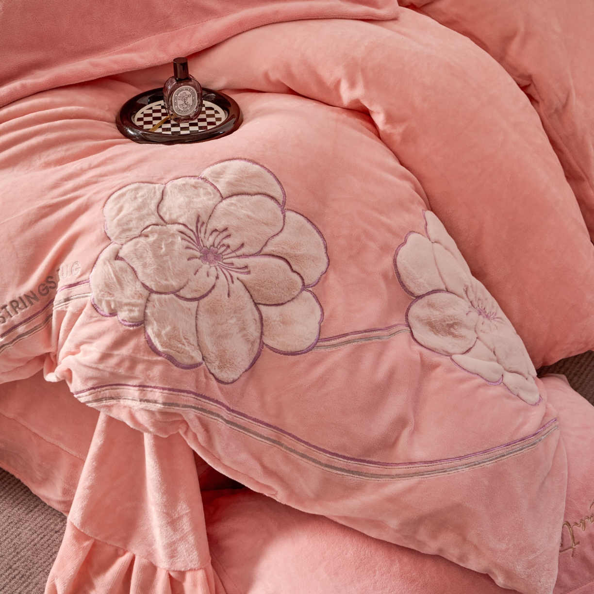 91家纺网 家纺一手货源 找家纺 卡诗兰 2026新款保暖牛奶绒四件套-花影 花影-玉粉