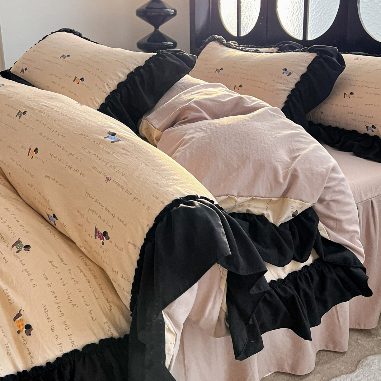 91家纺网 家纺一手货源 找家纺 富米莱（原臻工厂） 2026新款法式赫本风大花边A类古法仿棉云感纱床盖床裙四件套 狗狗家族