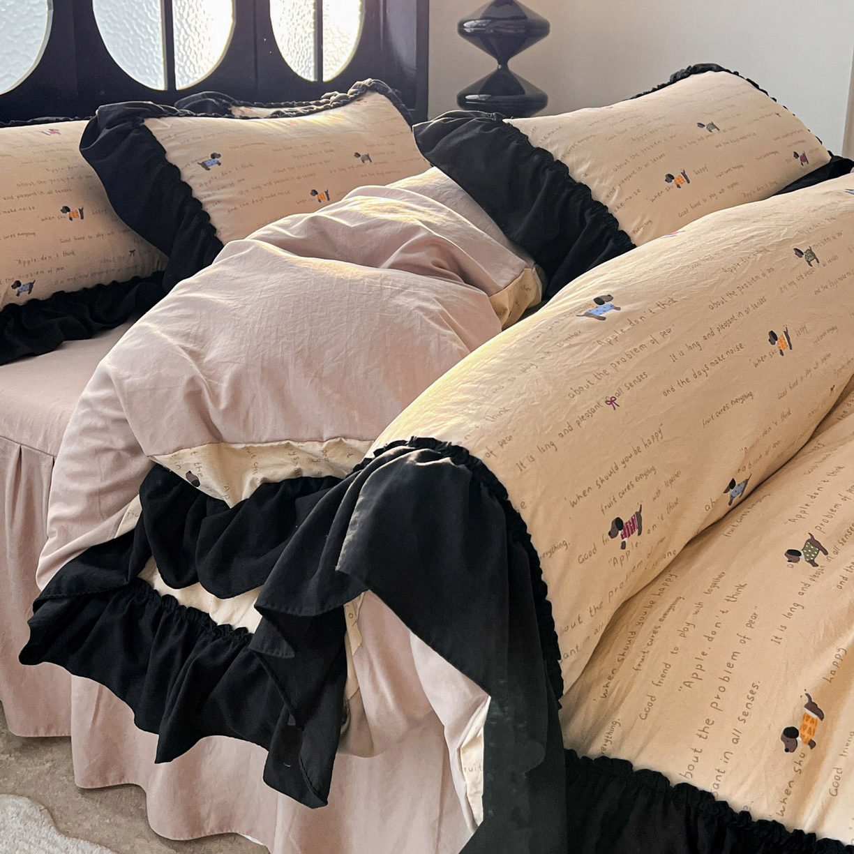 91家纺网 家纺一手货源 找家纺 富米莱（原臻工厂） 2026新款法式赫本风大花边A类古法仿棉云感纱床盖床裙四件套 狗狗家族