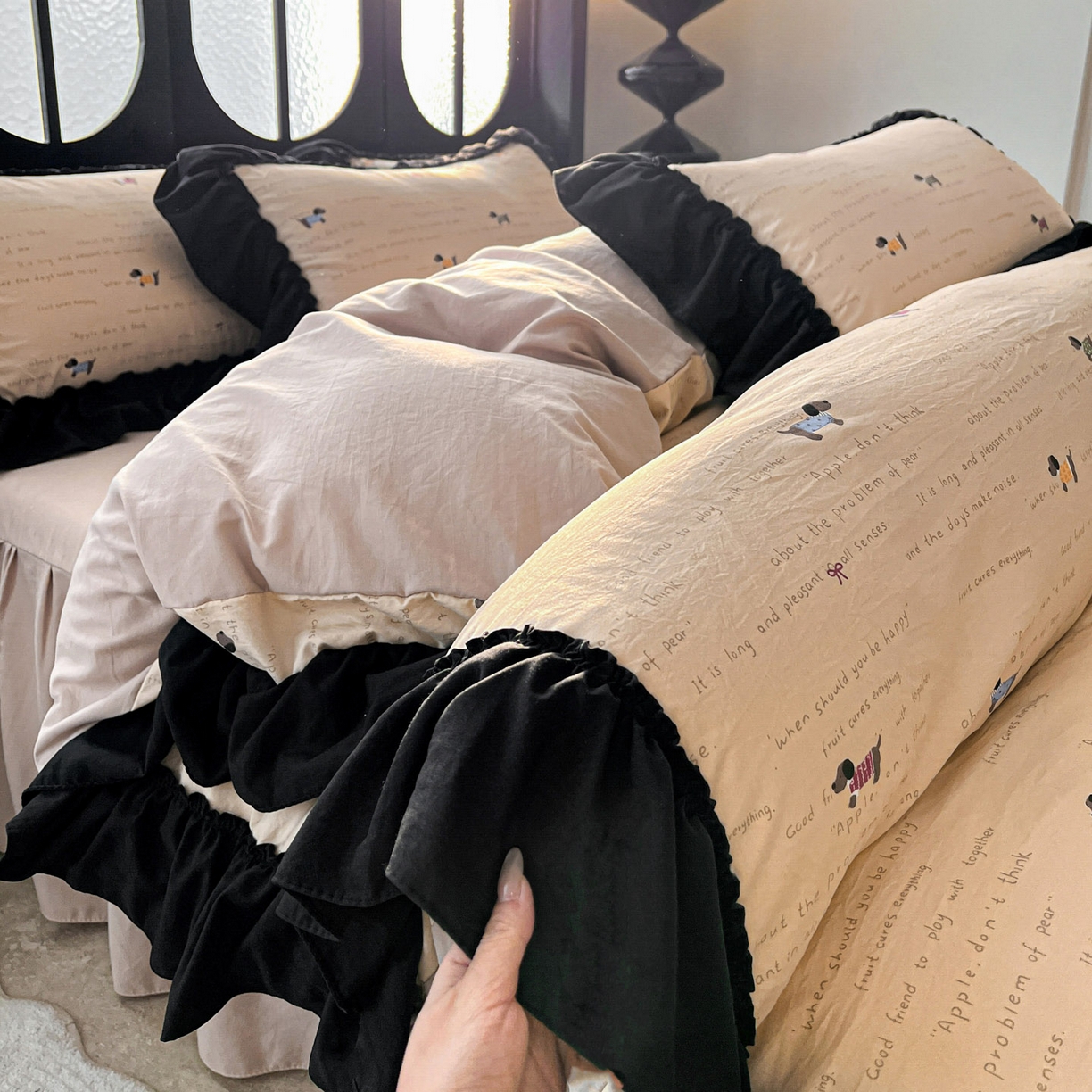 91家纺网 家纺一手货源 找家纺 富米莱（原臻工厂） 2026新款法式赫本风大花边A类古法仿棉云感纱床盖床裙四件套 狗狗家族