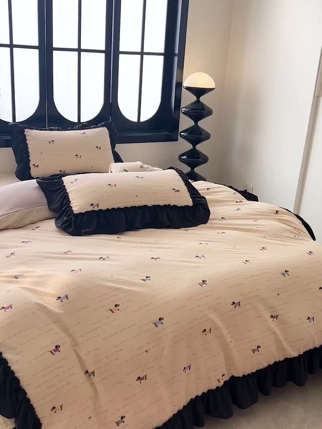91家纺网 家纺一手货源 找家纺 富米莱（原臻工厂） 2026新款法式赫本风大花边A类古法仿棉云感纱床盖床裙四件套 狗狗家族