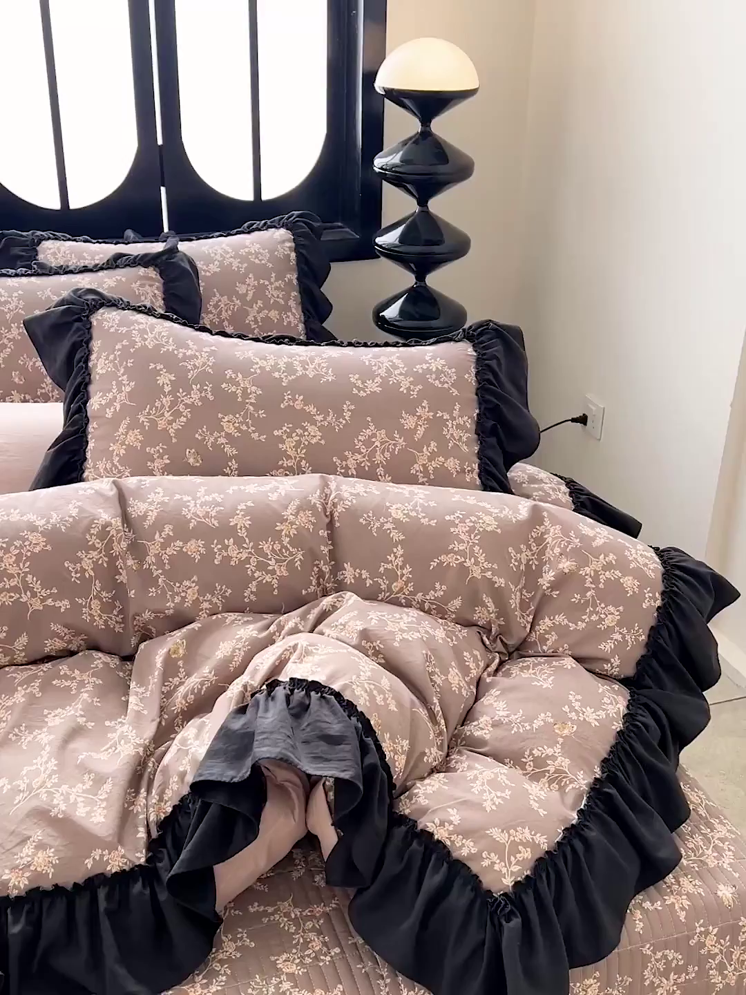 91家纺网 家纺一手货源 找家纺 富米莱（原臻工厂） 2026新款法式赫本风大花边A类古法仿棉云感纱床盖床裙四件套 花影浅吟