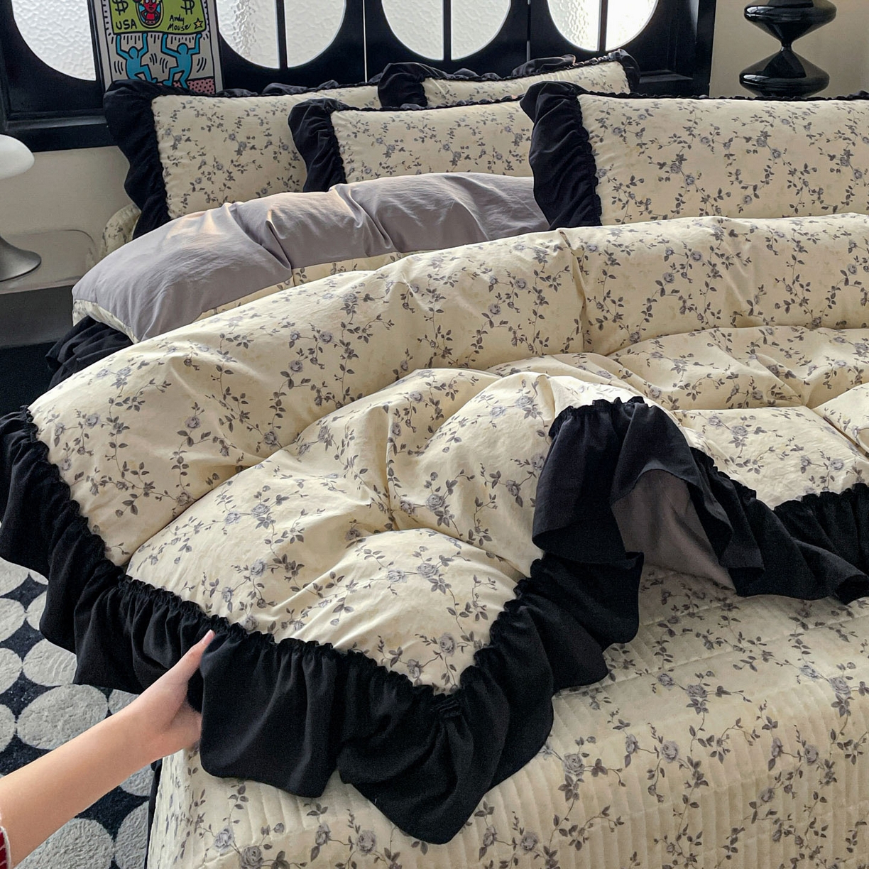 91家纺网 家纺一手货源 找家纺 富米莱（原臻工厂） 2026新款法式赫本风大花边A类古法仿棉云感纱床盖床裙四件套 槿上花开