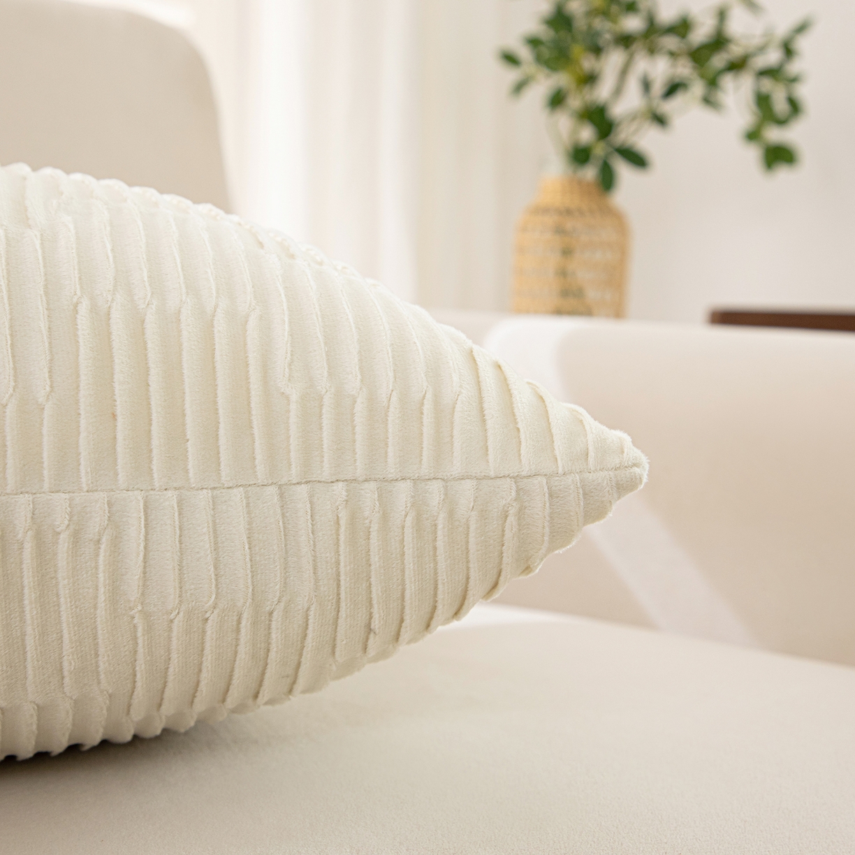 91家纺网 家纺一手货源 找家纺 沐沐家纺 2026新款中古风抱枕 立体褶皱米白