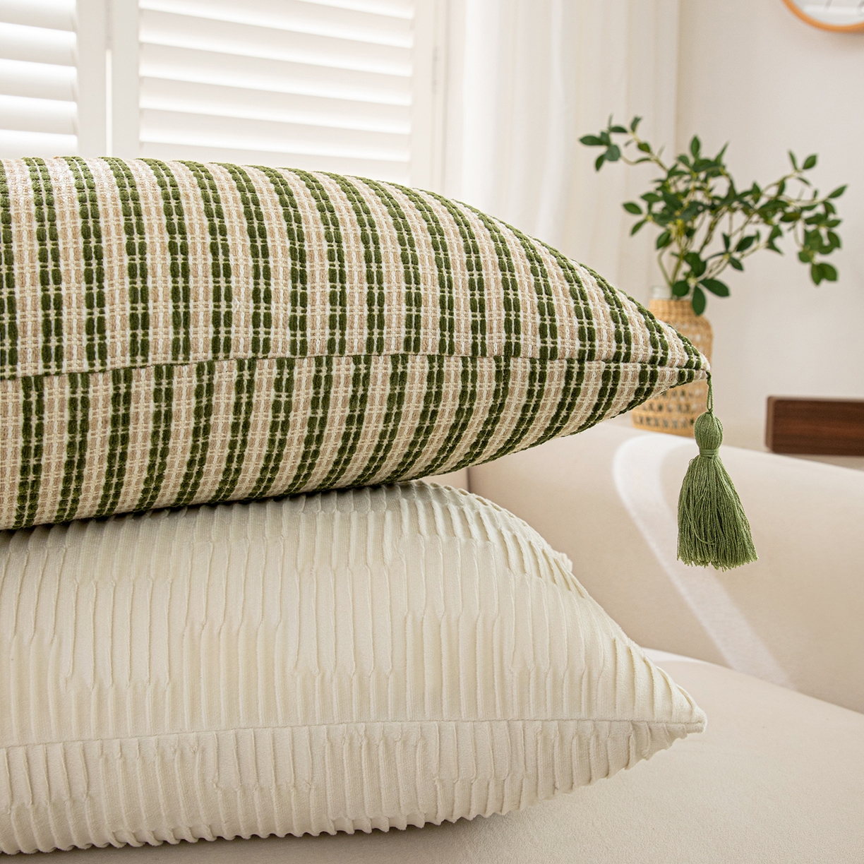 91家纺网 家纺一手货源 找家纺 沐沐家纺 2026新款中古风抱枕 墨绿条斜条纹流苏