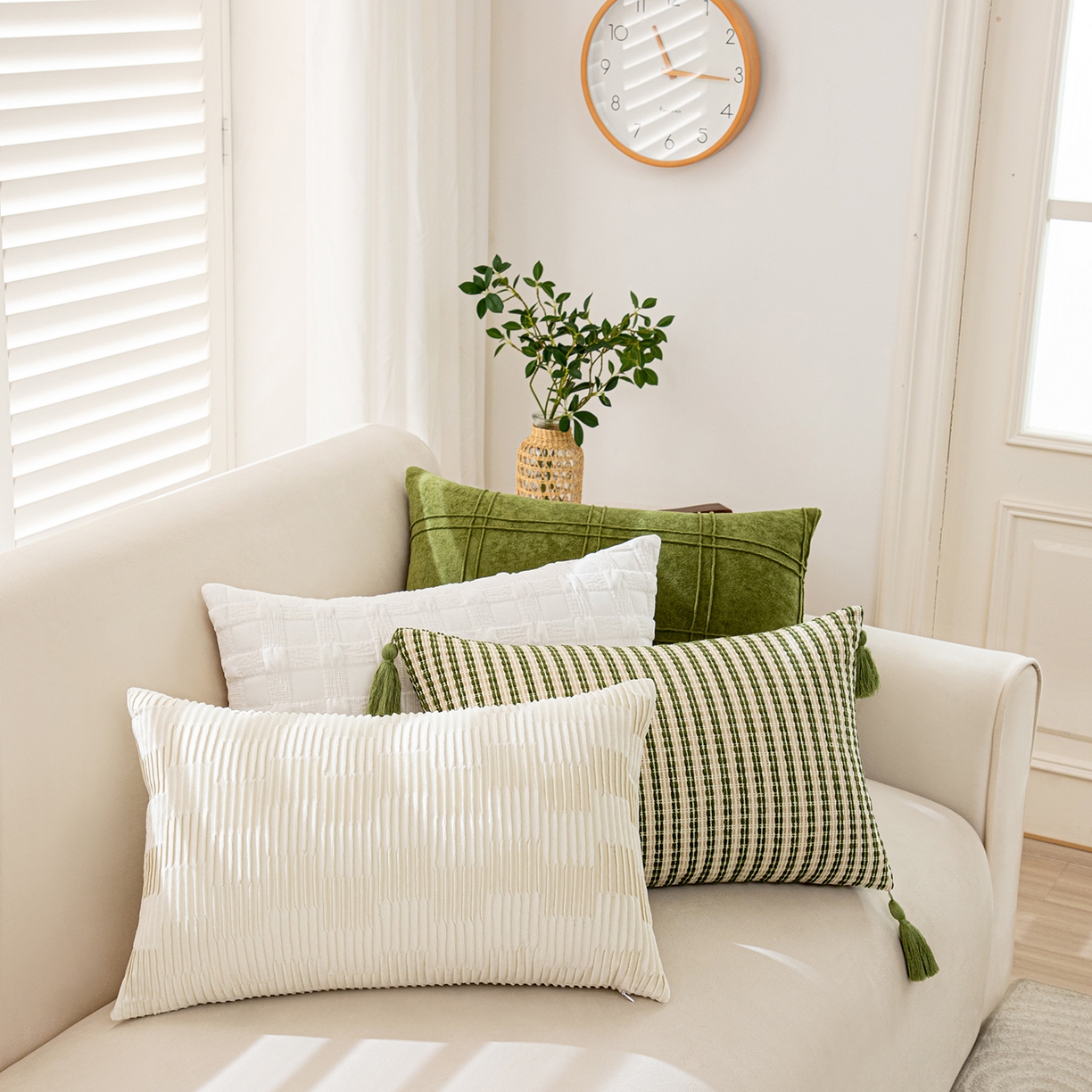 91家纺网 家纺一手货源 找家纺 沐沐家纺 2026新款中古风抱枕 立体褶皱米白