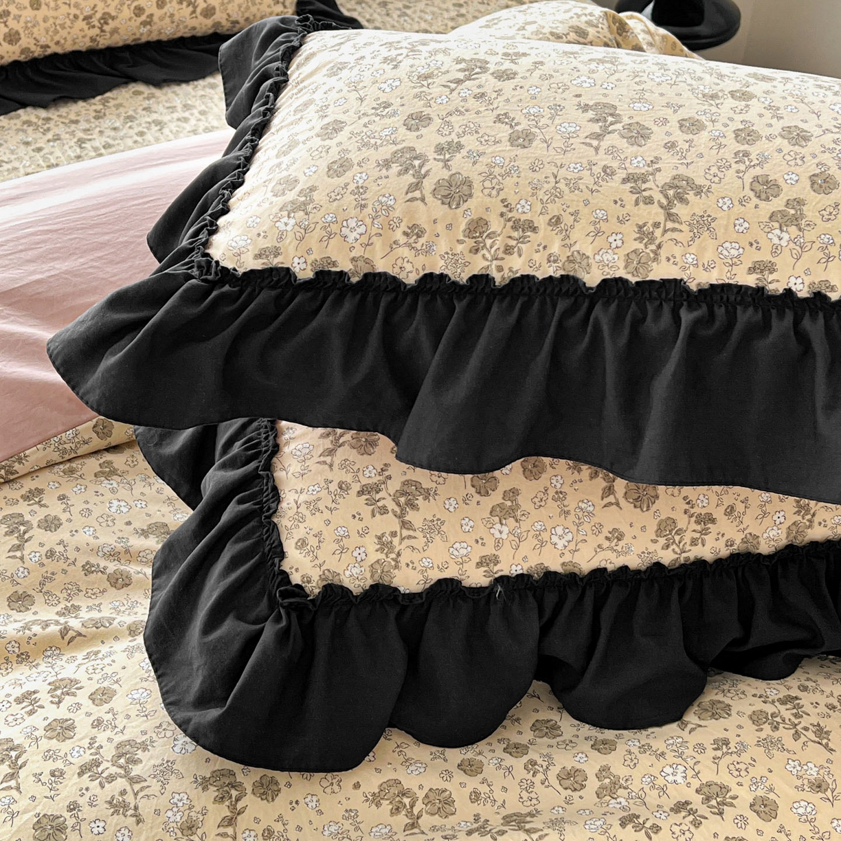 91家纺网 家纺一手货源 找家纺 富米莱（原臻工厂） 2026新款法式赫本风大花边A类古法仿棉云感纱床盖床裙四件套 卡布奇诺