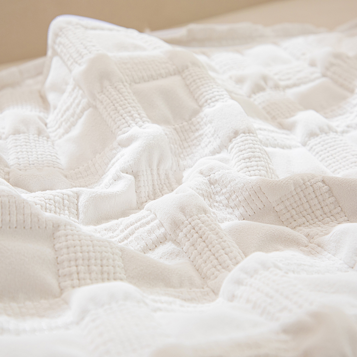 91家纺网 家纺一手货源 找家纺 沐沐家纺 2026新款中古风抱枕 奶白泡泡