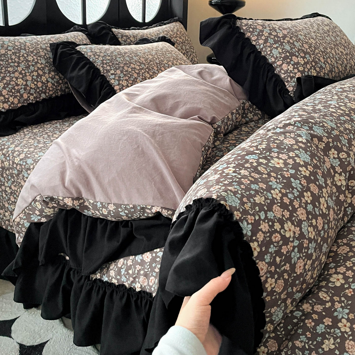 91家纺网 家纺一手货源 找家纺 富米莱（原臻工厂） 2026新款法式赫本风大花边A类古法仿棉云感纱床盖床裙四件套 漫野