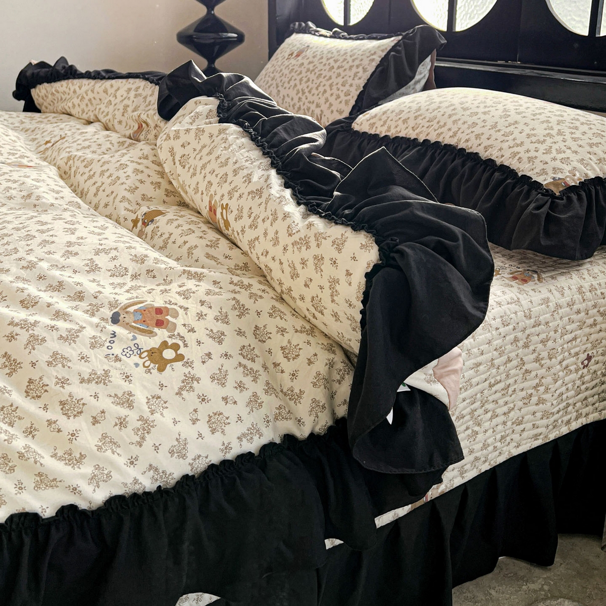 91家纺网 家纺一手货源 找家纺 富米莱（原臻工厂） 2026新款法式赫本风大花边A类古法仿棉云感纱床盖床裙四件套 午后时光