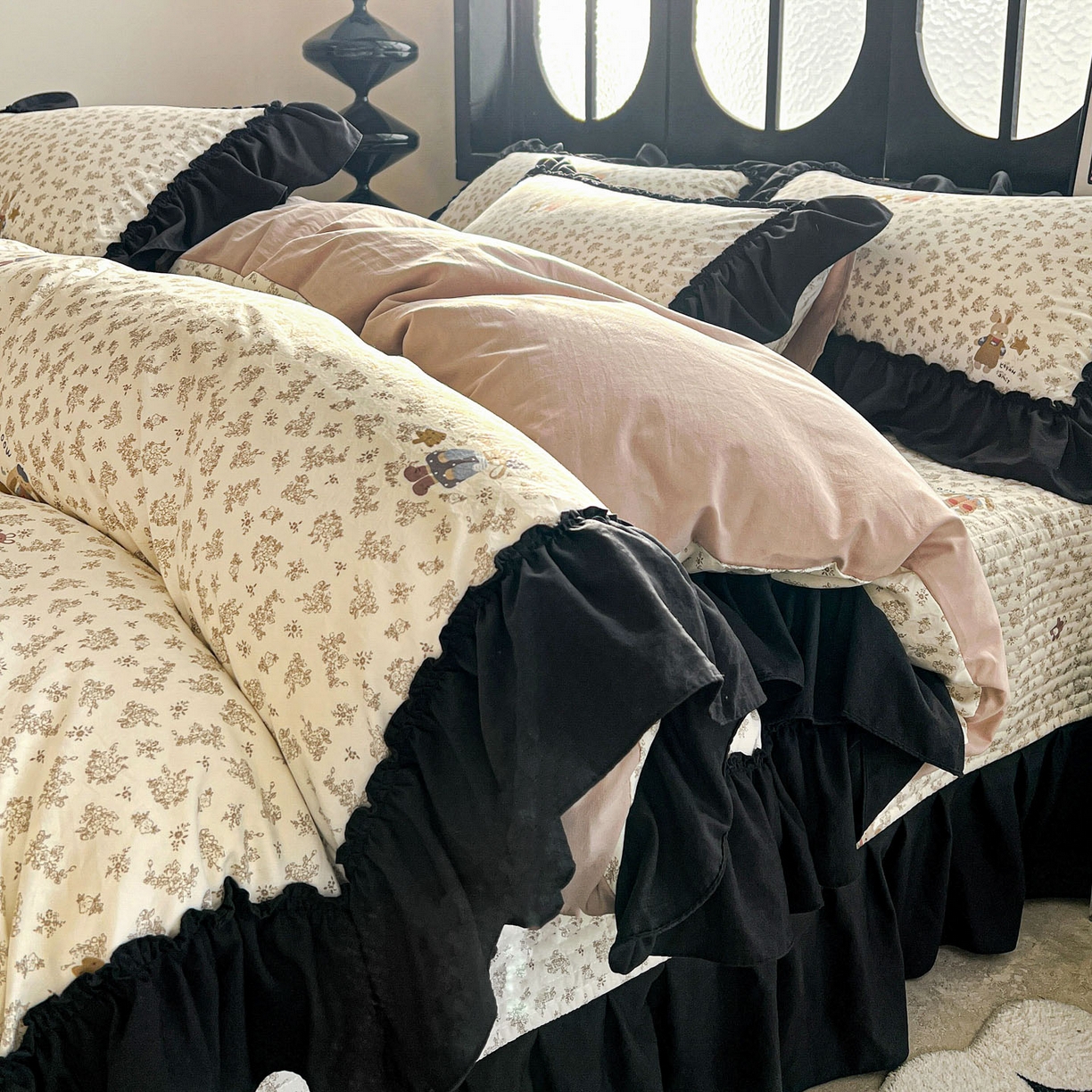 91家纺网 家纺一手货源 找家纺 富米莱（原臻工厂） 2026新款法式赫本风大花边A类古法仿棉云感纱床盖床裙四件套 午后时光