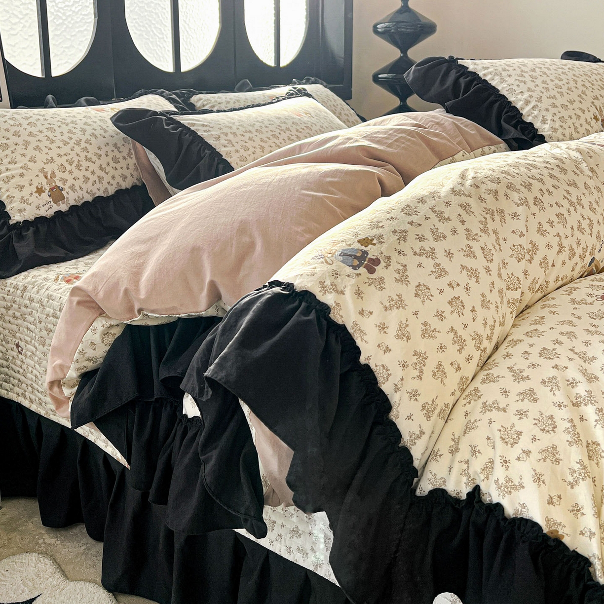 91家纺网 家纺一手货源 找家纺 富米莱（原臻工厂） 2026新款法式赫本风大花边A类古法仿棉云感纱床盖床裙四件套 午后时光