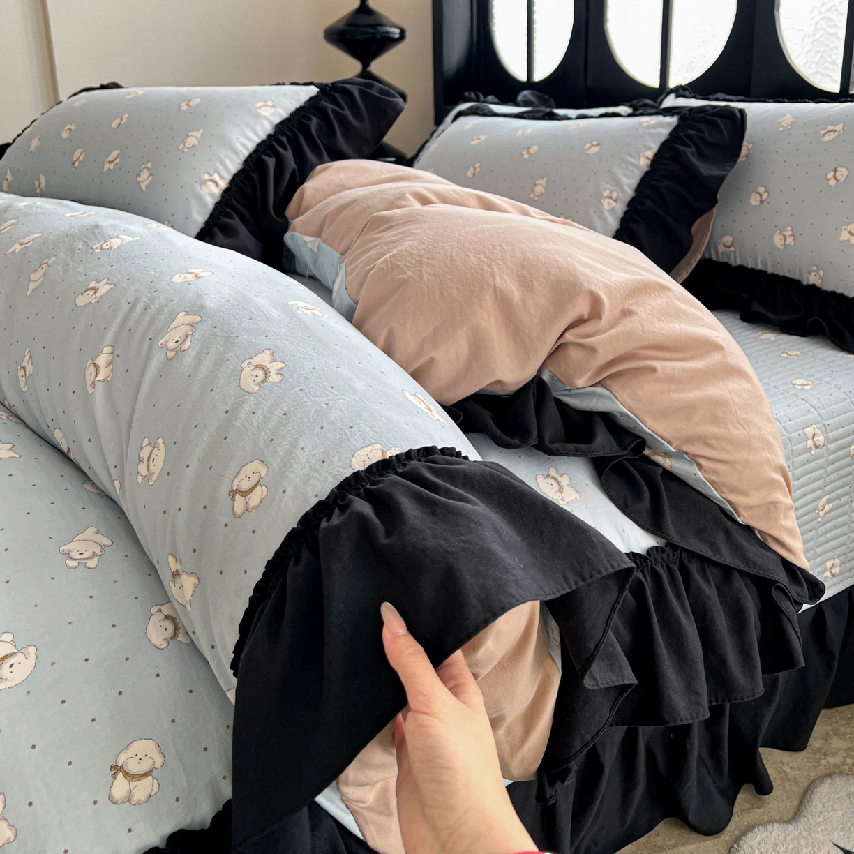 91家纺网 家纺一手货源 找家纺 富米莱（原臻工厂） 2026新款法式赫本风大花边A类古法仿棉云感纱床盖床裙四件套 雾蓝小熊