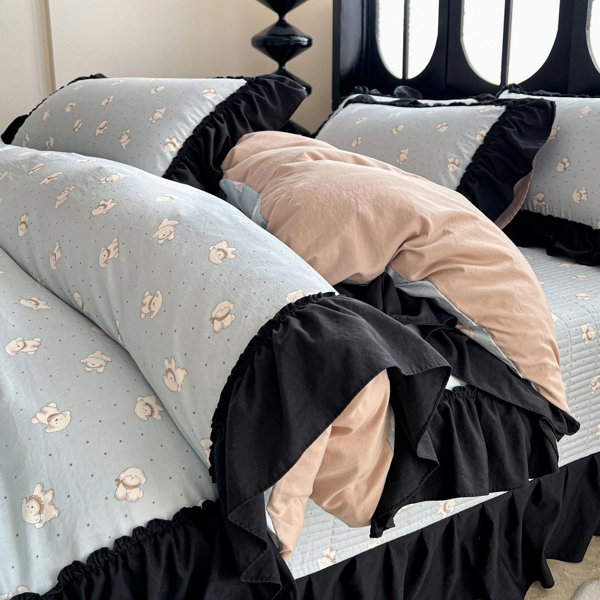 91家纺网 家纺一手货源 找家纺 富米莱（原臻工厂） 2026新款法式赫本风大花边A类古法仿棉云感纱床盖床裙四件套 雾蓝小熊