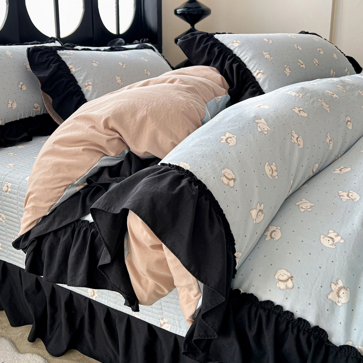 91家纺网 家纺一手货源 找家纺 富米莱（原臻工厂） 2026新款法式赫本风大花边A类古法仿棉云感纱床盖床裙四件套 雾蓝小熊