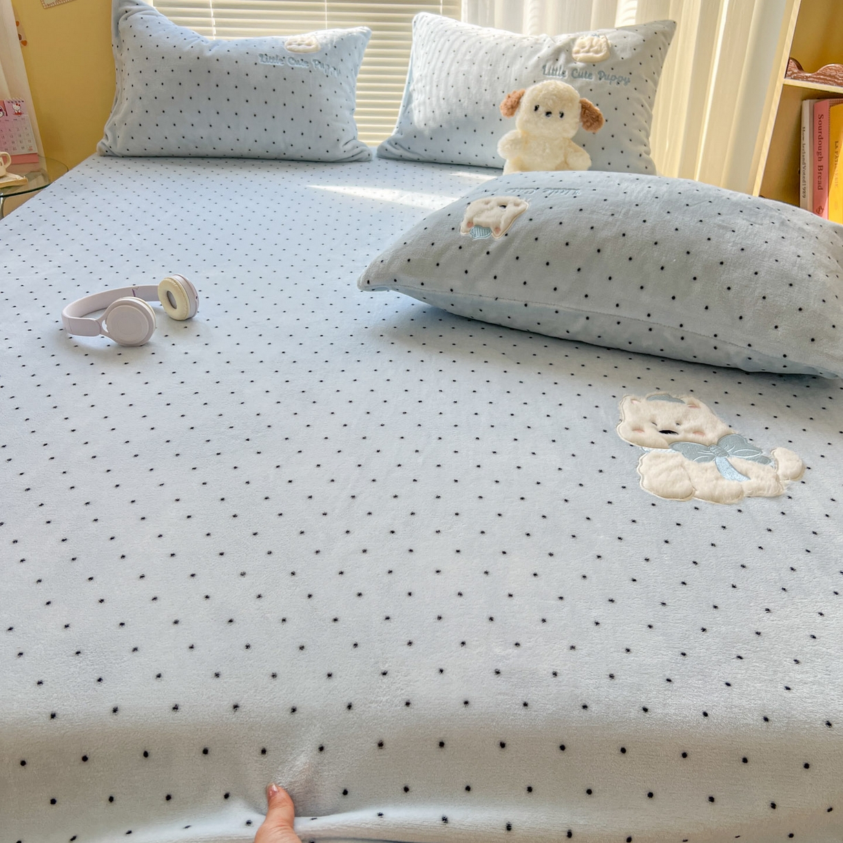 十里居 2026新款韩系牛奶绒兔毛贴布绣床笠三件套四件套 波点小狗蓝