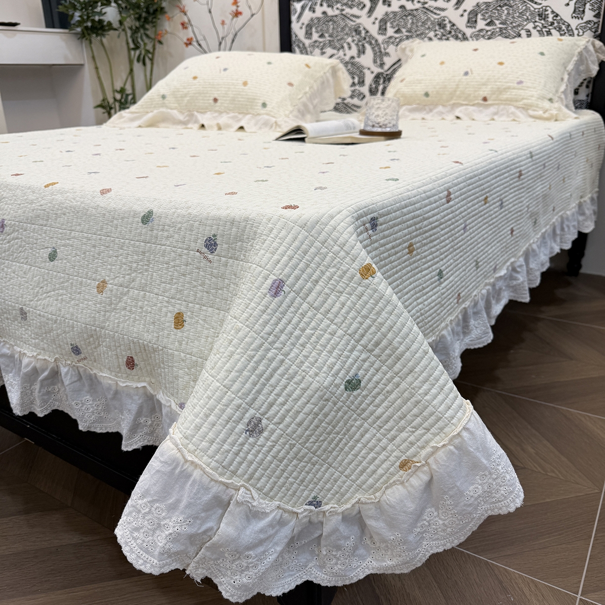 91家纺网 家纺一手货源 找家纺 床盖工厂店 2026新款韩式田园小碎花系双面全棉花边床盖三件套 南瓜糖豆