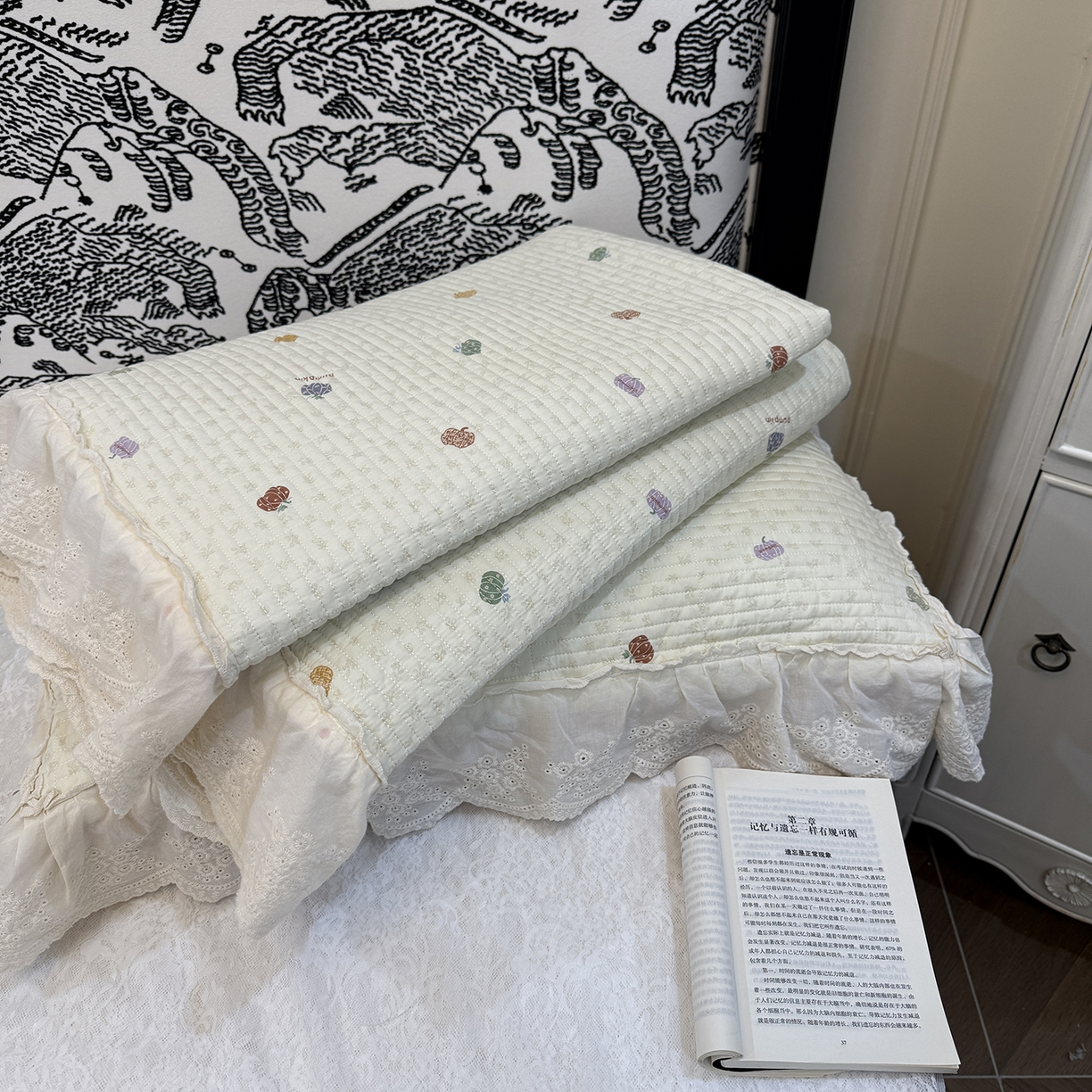 91家纺网 家纺一手货源 找家纺 床盖工厂店 2026新款韩式田园小碎花系双面全棉花边床盖三件套 南瓜糖豆
