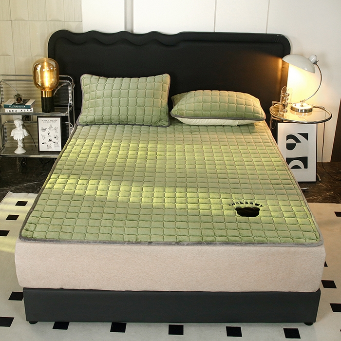 91家纺网 家纺一手货源 找家纺 金禾家纺 2025新款米奇熊牛奶绒床垫床褥子床护垫 米奇熊-绿