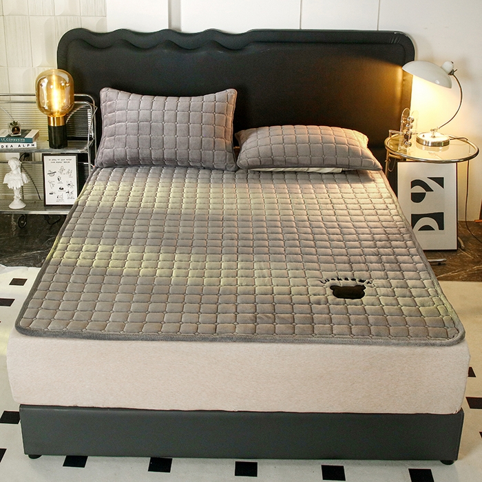 91家纺网 家纺一手货源 找家纺 金禾家纺 2025新款米奇熊牛奶绒床垫床褥子床护垫 米奇熊-灰