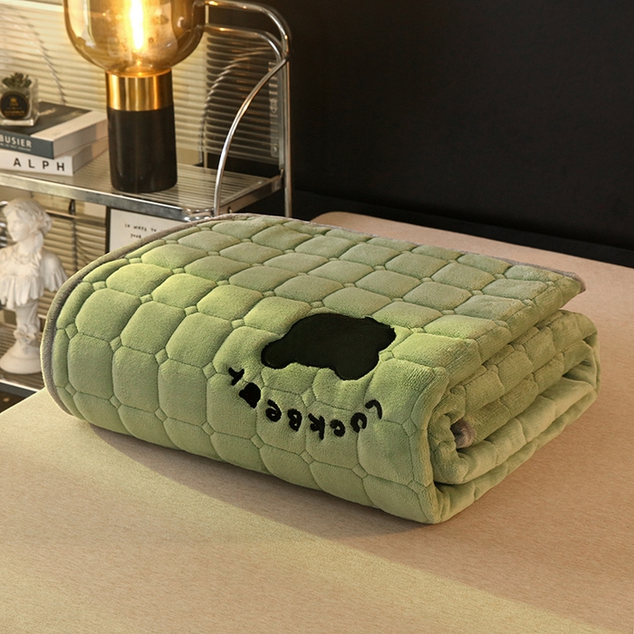 91家纺网 家纺一手货源 找家纺 金禾家纺 2025新款米奇熊牛奶绒床垫床褥子床护垫 米奇熊-绿