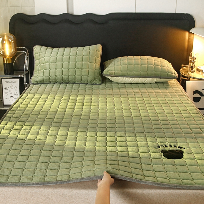 91家纺网 家纺一手货源 找家纺 金禾家纺 2025新款米奇熊牛奶绒床垫床褥子床护垫 米奇熊-绿